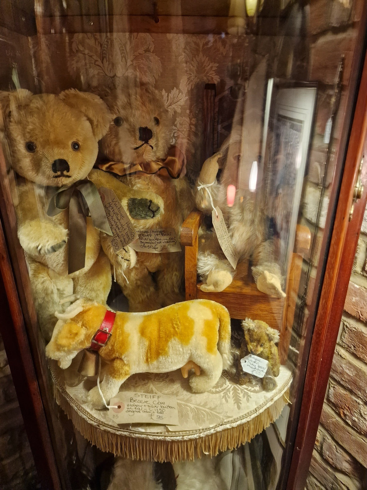 Antique store stuffed bears